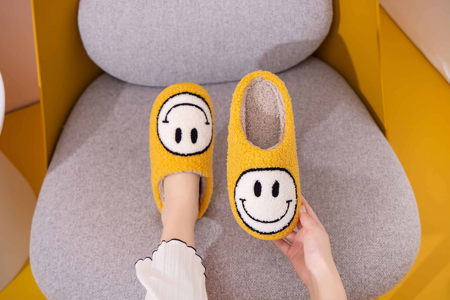 Happy Face Comfort Fluffy Slider Slipper for adult: Yellow/White