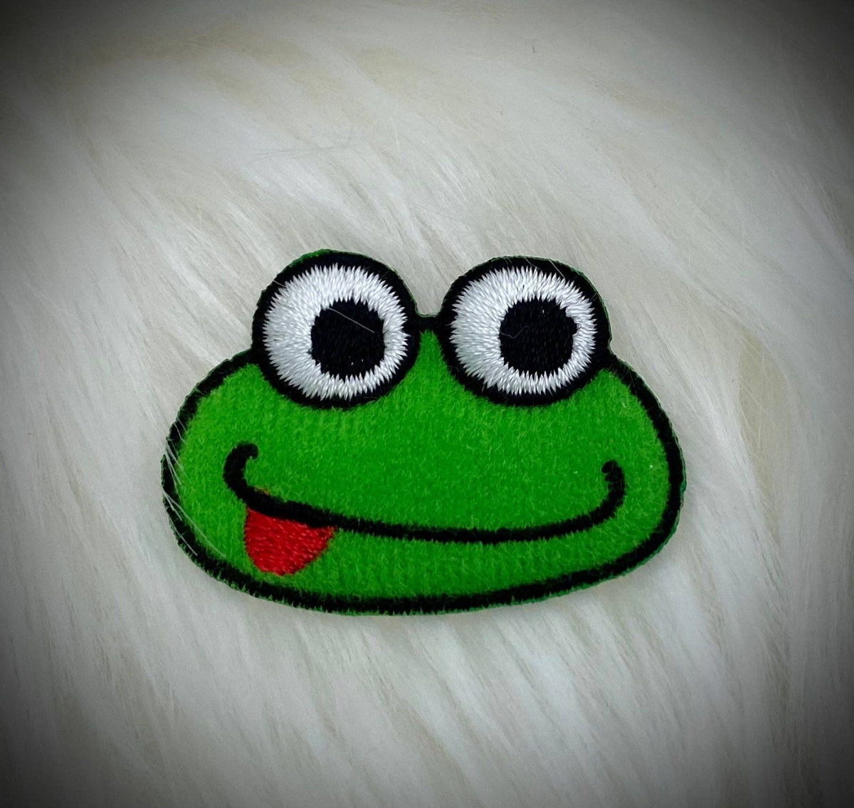Puffy 3D Green Frog, Head, Face, Iron-on Patch, Embroidered