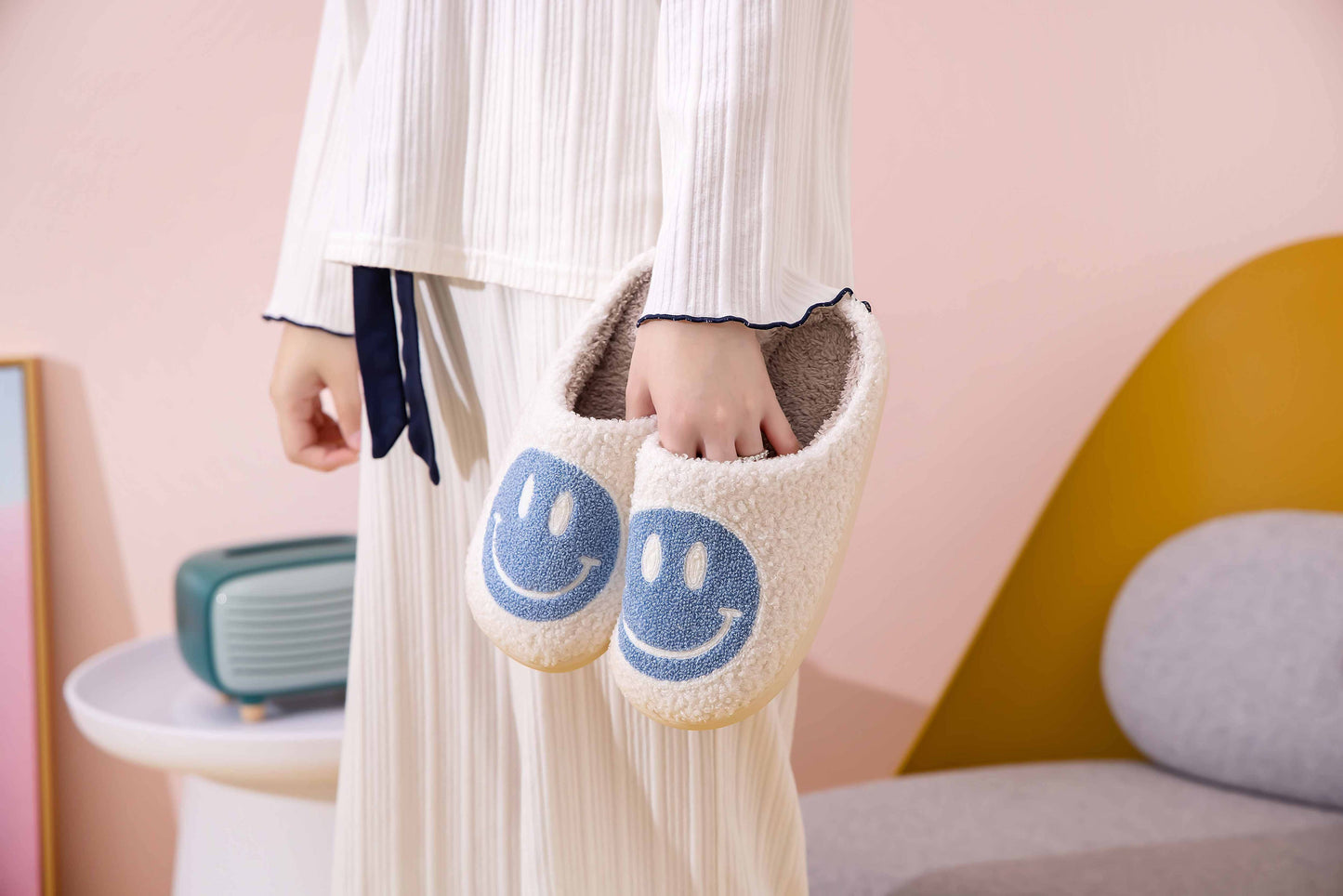 Happy Face Comfort Fluffy Slider Slipper for adult