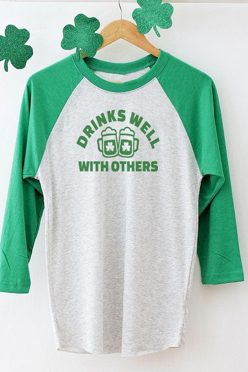 Drinks Well With Others Beer St Patrick's  Day Vintage Print Graphic Raglan
